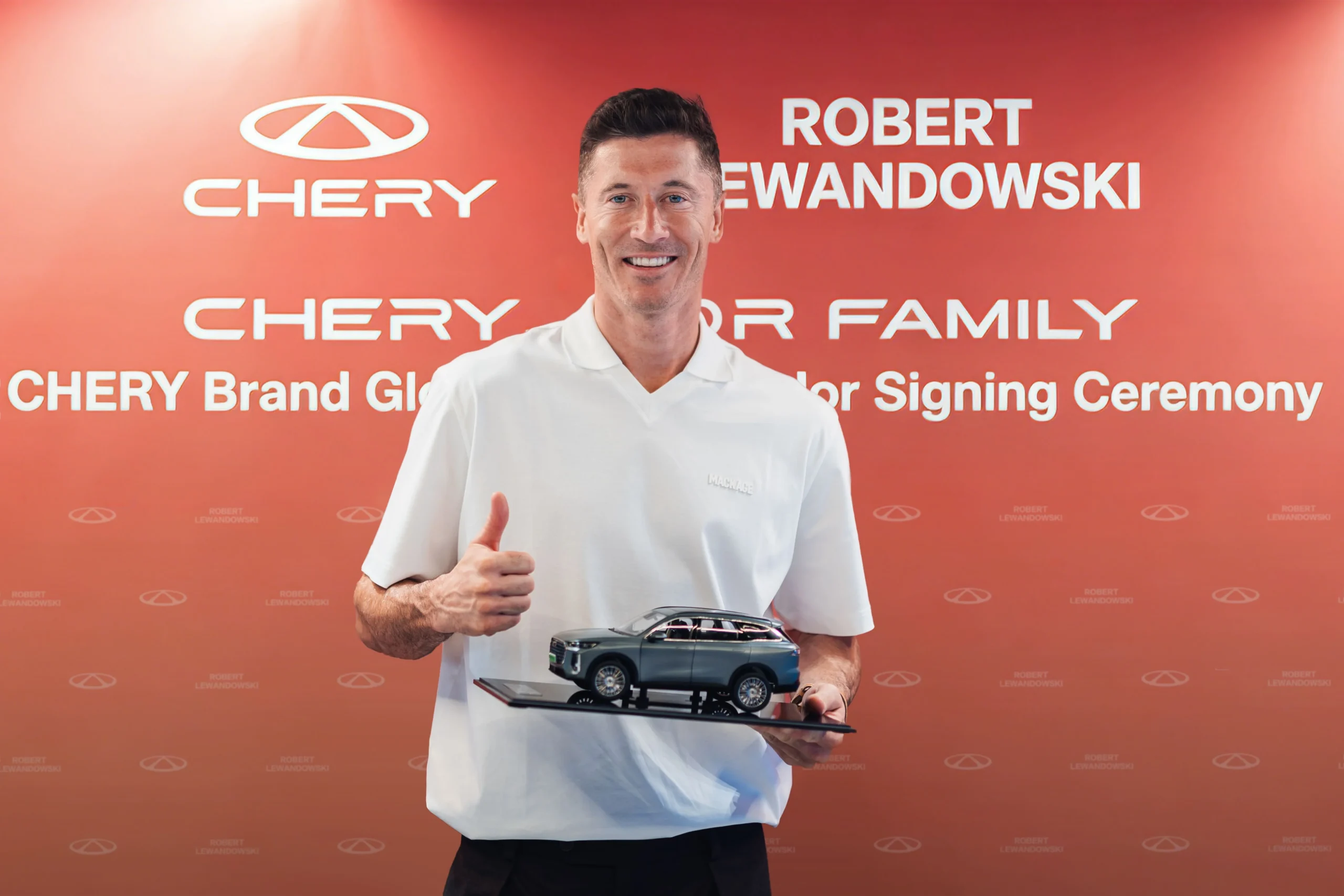embajador de Chery Chery