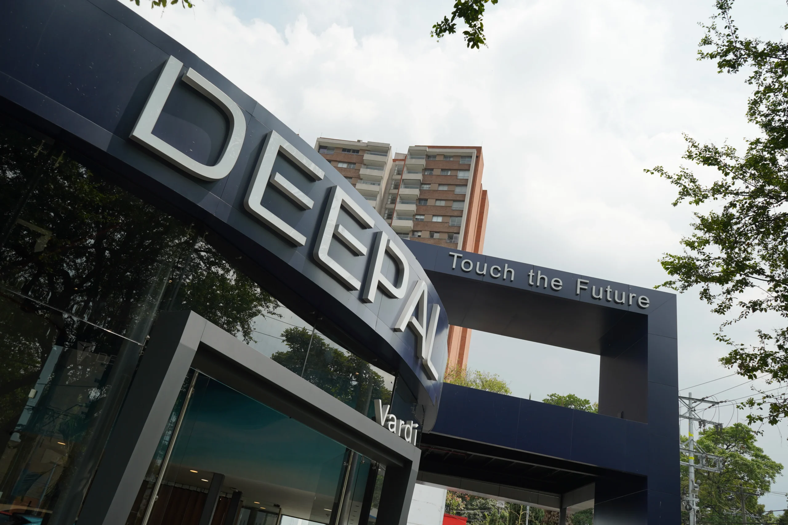 nueva vitrina Deepal Medellín Deepal