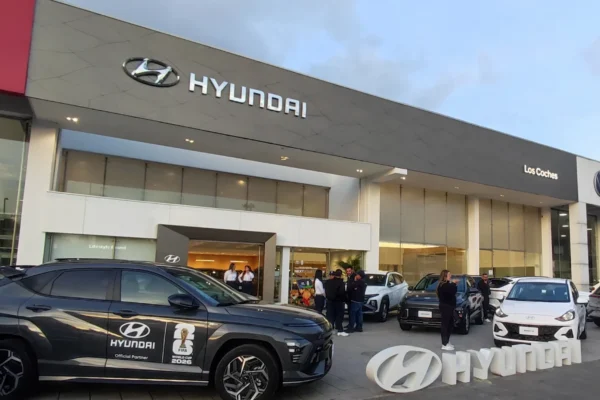 Conoce la renovada vitrina de Hyundai Los Coches en Bogotá. Descubre lo último en movilidad híbrida y tecnología premium. ¡Entra y vive la experiencia!