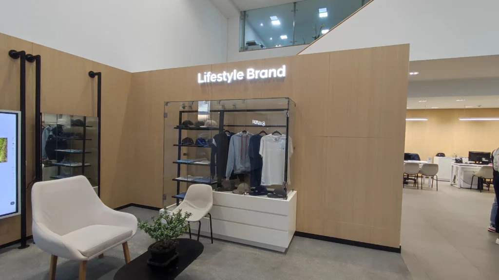Vitrina de Hyundai Los Coches: moderna apuesta en Bogotá 3 Conoce la renovada vitrina de Hyundai Los Coches en Bogotá. Descubre lo último en movilidad híbrida y tecnología premium. ¡Entra y vive la experiencia!