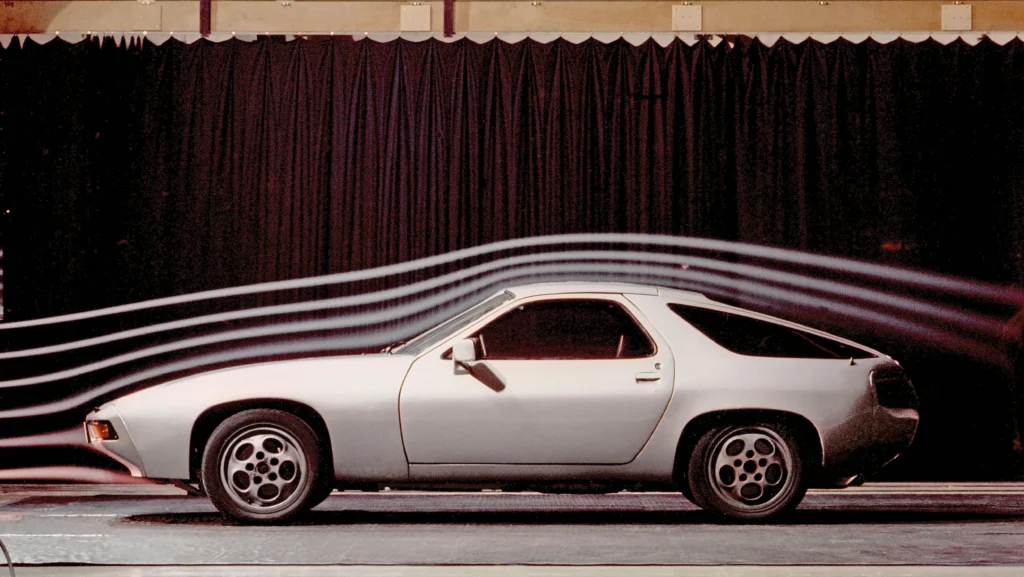 La Porsche serie Transaxle cumple 50 años de innovación y equilibrio mecánico. Conoce la historia de estos deportivos y su legado técnico aquí.