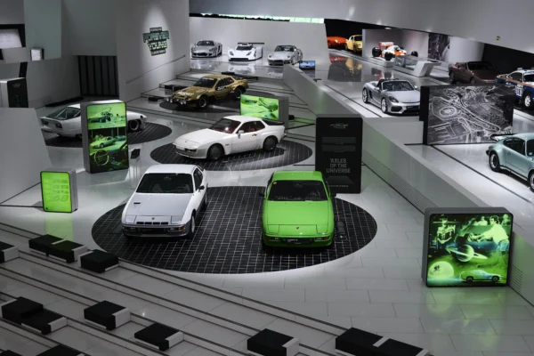 La Porsche serie Transaxle cumple 50 años de innovación y equilibrio mecánico. Conoce la historia de estos deportivos y su legado técnico aquí.
