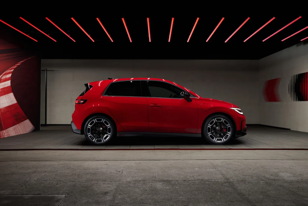 Descubre el nuevo Volkswagen ID.Polo GTI, el primer deportivo 100% eléctrico de la marca con 226 CV y esencia clásica. Conoce todos sus detalles aquí.