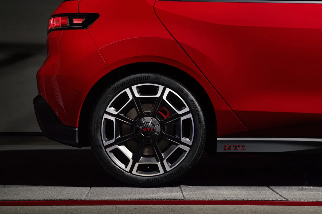 Descubre el nuevo Volkswagen ID.Polo GTI, el primer deportivo 100% eléctrico de la marca con 226 CV y esencia clásica. Conoce todos sus detalles aquí.
