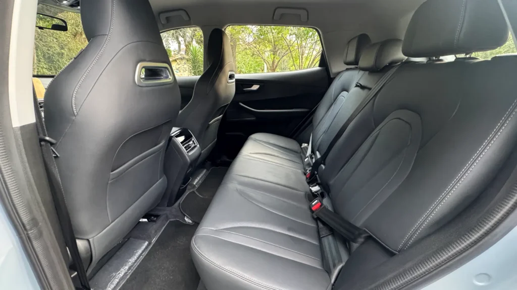 Chery Tiggo 4 CSH 2026 a prueba: eficiente en consumos y con amplio espacio interior 13 Chery Tiggo 4 CSH híbrido 2026 en Colombia test drive