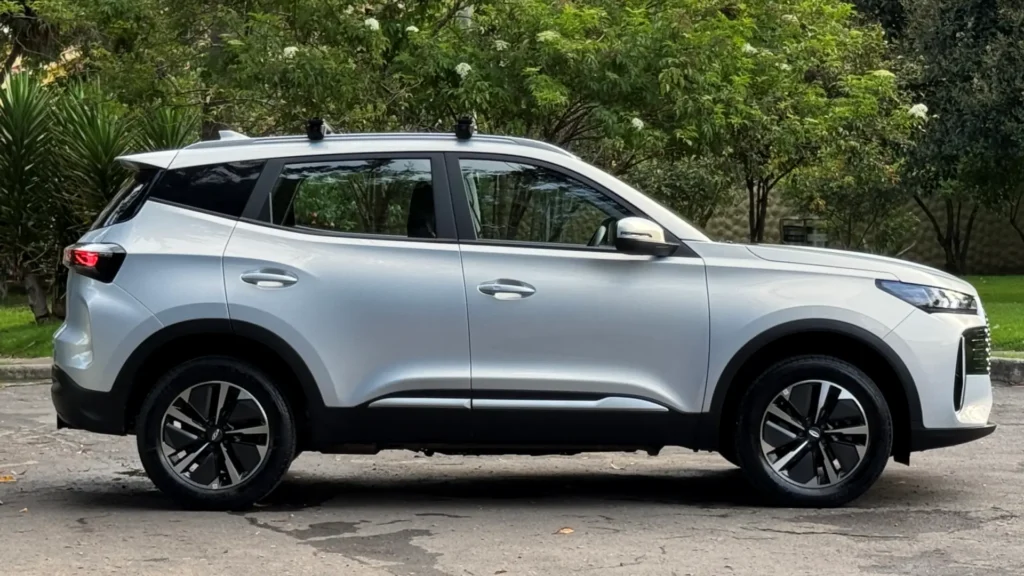 Chery Tiggo 4 CSH 2026 a prueba: eficiente en consumos y con amplio espacio interior 6 Chery Tiggo 4 CSH híbrido 2026 en Colombia test drive