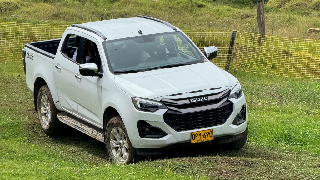 Isuzu Pickup 2027: estas son las diferencias clave en las versiones que llegan a Colombia 6 Isuzu Pickup 2027 (RG21) en Colombia