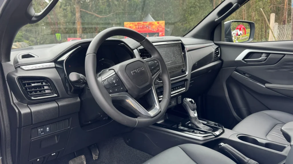 Isuzu Pickup 2027: estas son las diferencias clave en las versiones que llegan a Colombia 7 Isuzu Pickup 2027 (RG21) en Colombia