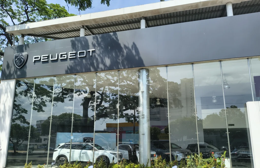 Peugeot Cumple Peugeot