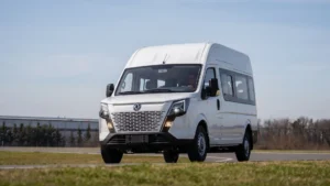 Descubre la nueva Dongfeng Big Van Pasajeros: rediseño, confort y eficiencia para el transporte especial en Colombia. ¡Conoce sus ventajas!