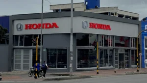 Honda vitrina CCV en Bogotá