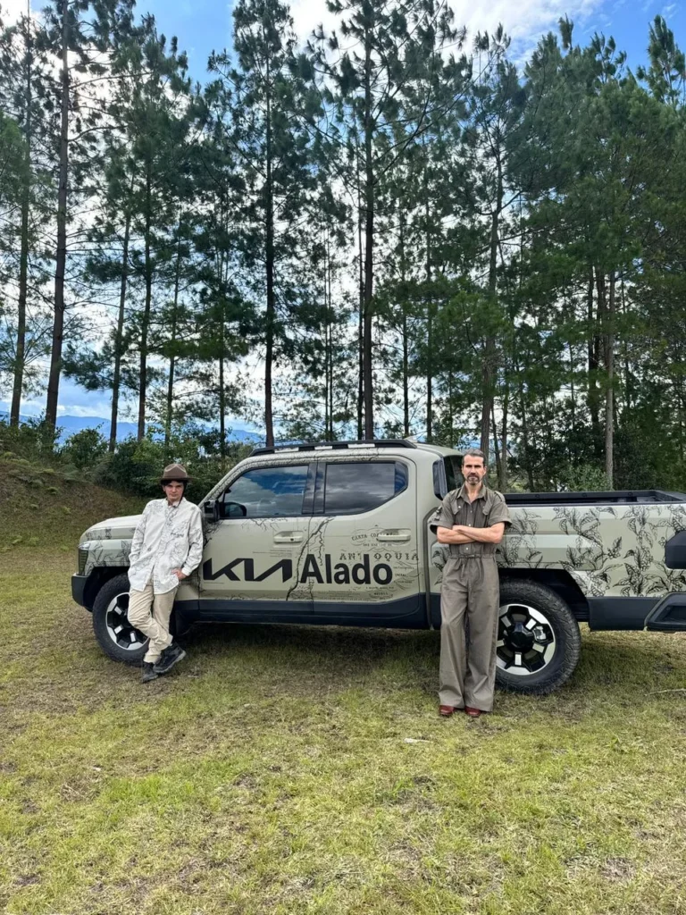 Alianza de Kia con Alado: la Kia Tasman inspira colección en Colombiamoda 2026 2 alianza de Kia con Alado Kia