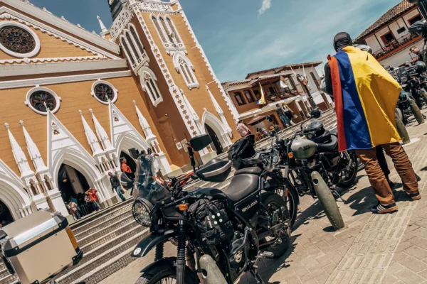 Homenaje Héroes de la Patria de Royal Enfield Royal Enfield