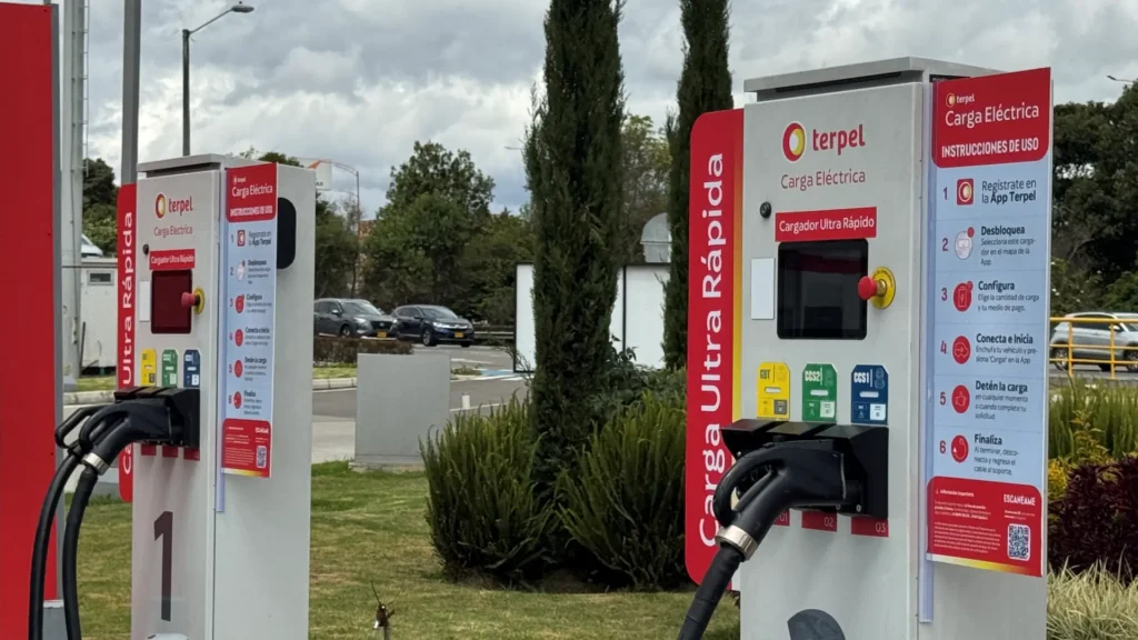 Terpel ya tiene listo su nuevo punto de carga ultrarrápida para vehículos eléctricos en Chía 2 Terpel cargador ultrarrápido EDS El Sol