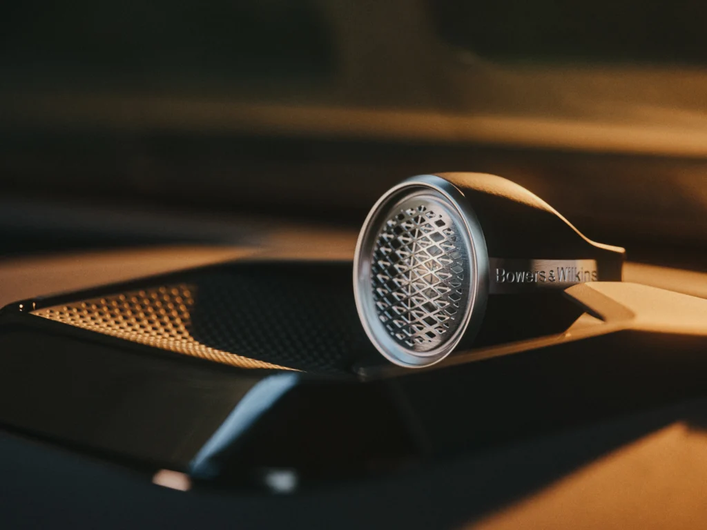 Descubra el Volvo ES90, el sedán eléctrico de lujo con 524 km de autonomía verificados por Inmetro. Conozca su diseño, tecnología y seguridad. ¡Léanos!