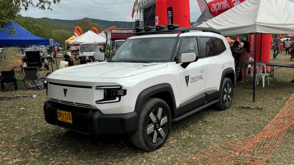 Deepal G318: un SUV de rango extendido preparado para las aventuras off-road en Colombia 29 Deepal G318 Max Adventure capacidad off-road en Colombia