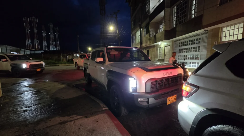 Kia movilizó 13 toneladas de ayuda humanitaria para Chocó tras un terremoto, desplegando Kia Tasman e invirtiendo $300 millones. Conoce su compromiso.