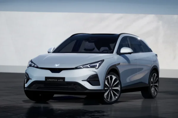 Descubran el Arcfox T5, el SUV eléctrico galardonado con el iF Design Award 2025 que llega a Colombia. Conozcan su diseño, tecnología y precio. ¡Lean más aquí!
