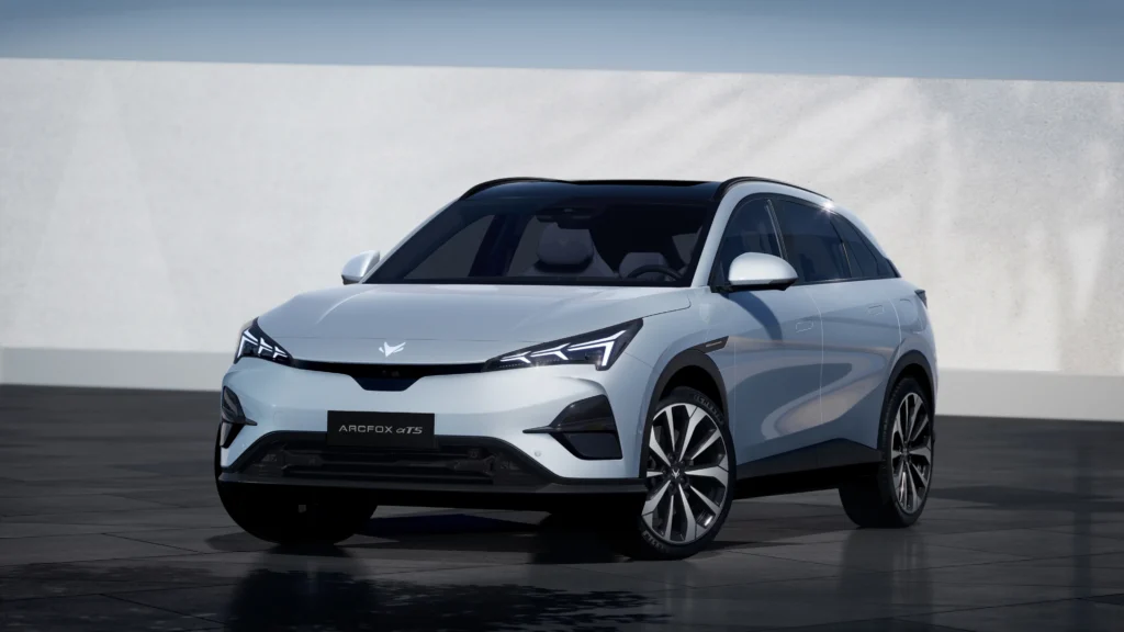 Descubran el Arcfox T5, el SUV eléctrico galardonado con el iF Design Award 2025 que llega a Colombia. Conozcan su diseño, tecnología y precio. ¡Lean más aquí!
