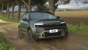El Jeep Avenger redefine la autenticidad SUV con versiones gasolina, e-Hybrid, eléctricas y 4xe. Descubra su diseño, tecnología y capacidades off-road. ¡Lea más!