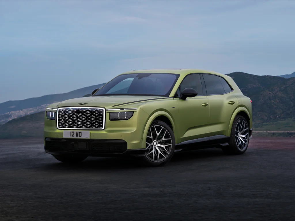 Bentley Torcal: Bentley Bentayga frontal en color verde
