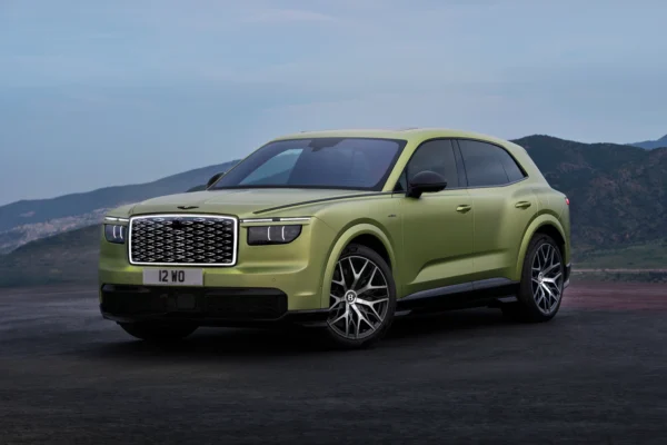 Bentley Torcal: Bentley Bentayga frontal en color verde