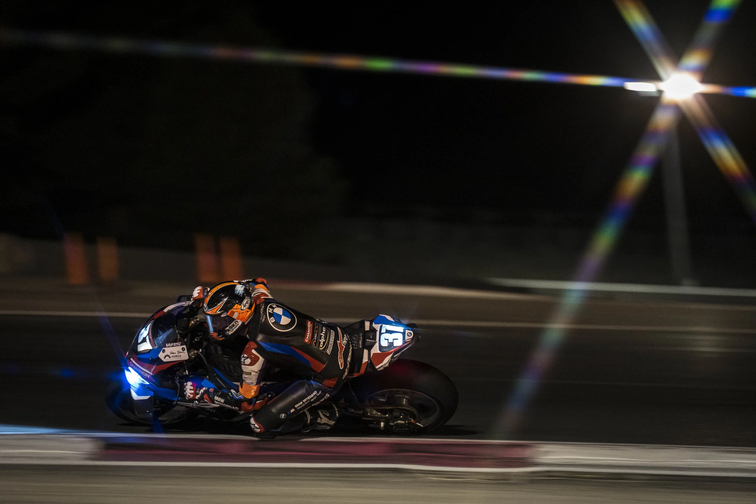 BMW Motorrad World Endurance Team es el campeón mundial EWC de BMW con victoria en Bol d'Or 5 campeón mundial EWC de BMW: BMW bmw motociclismo velocidad noche scaled