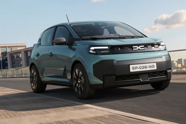 Dacia Spring 2023 frontal con diseño moderno