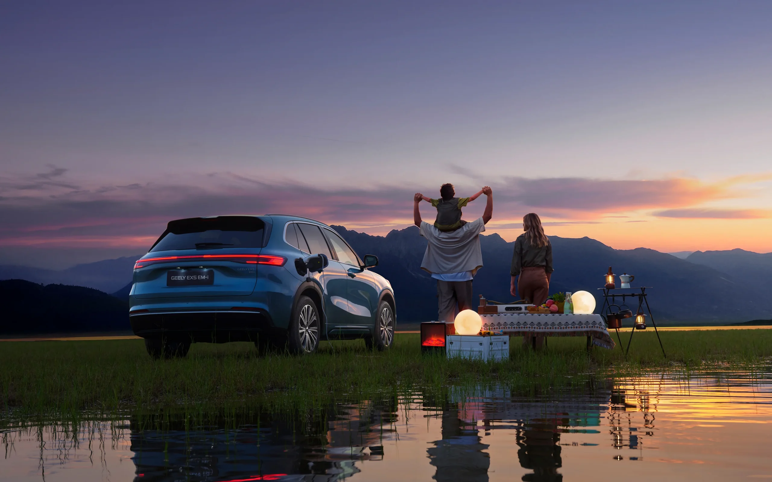 carga de vehículos eléctricos en casa: Familia con Geely EX5 EM-i al atardecer.