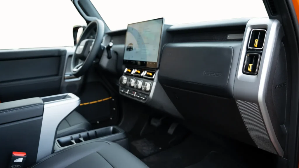 iCAUR llegó a Colombia con los nuevos V23 y V27: electrificados, de estilo neo-retro y aptos para todoterreno 4 iCAUR V23 lanzamiento en Colombia