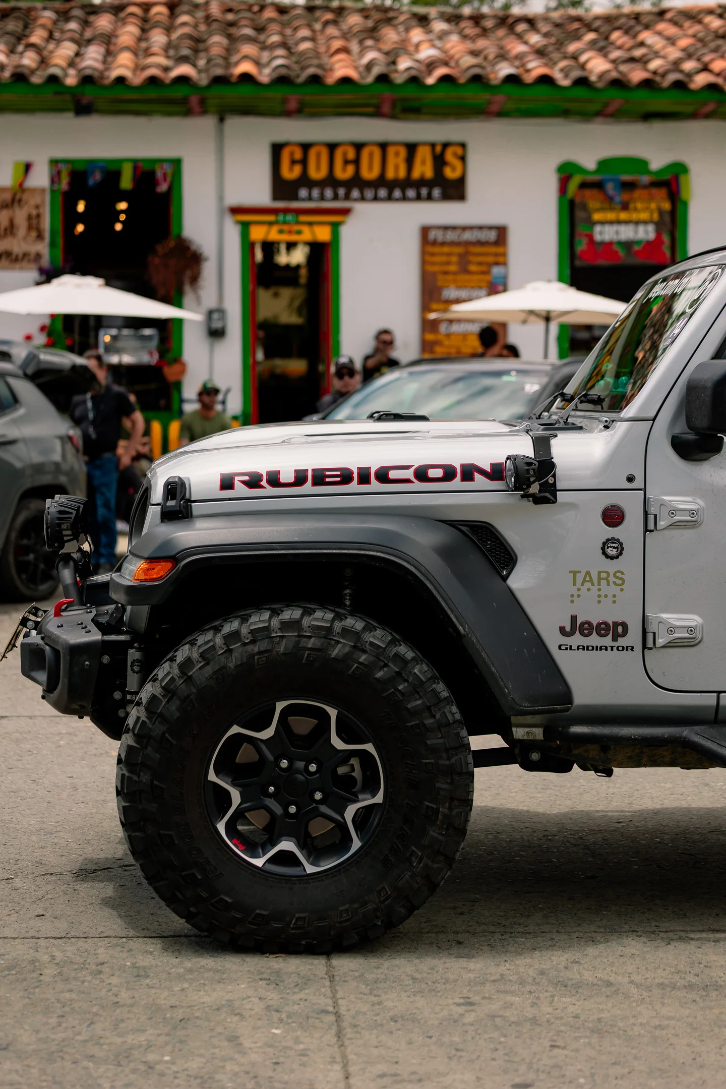 presencia de Fiat Jeep RAM: Jeep Gladiator Rubicon con diseño todoterreno.