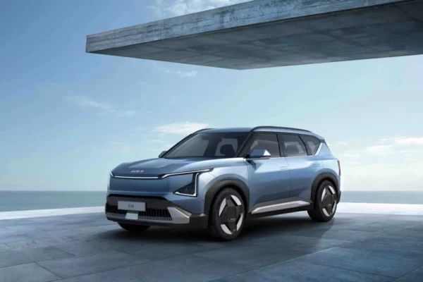 Kia impulsa la movilidad eléctrica en Colombia con el anuncio del nuevo EV2 y la expansión de su infraestructura de carga. Conozca más sobre su estrategia.