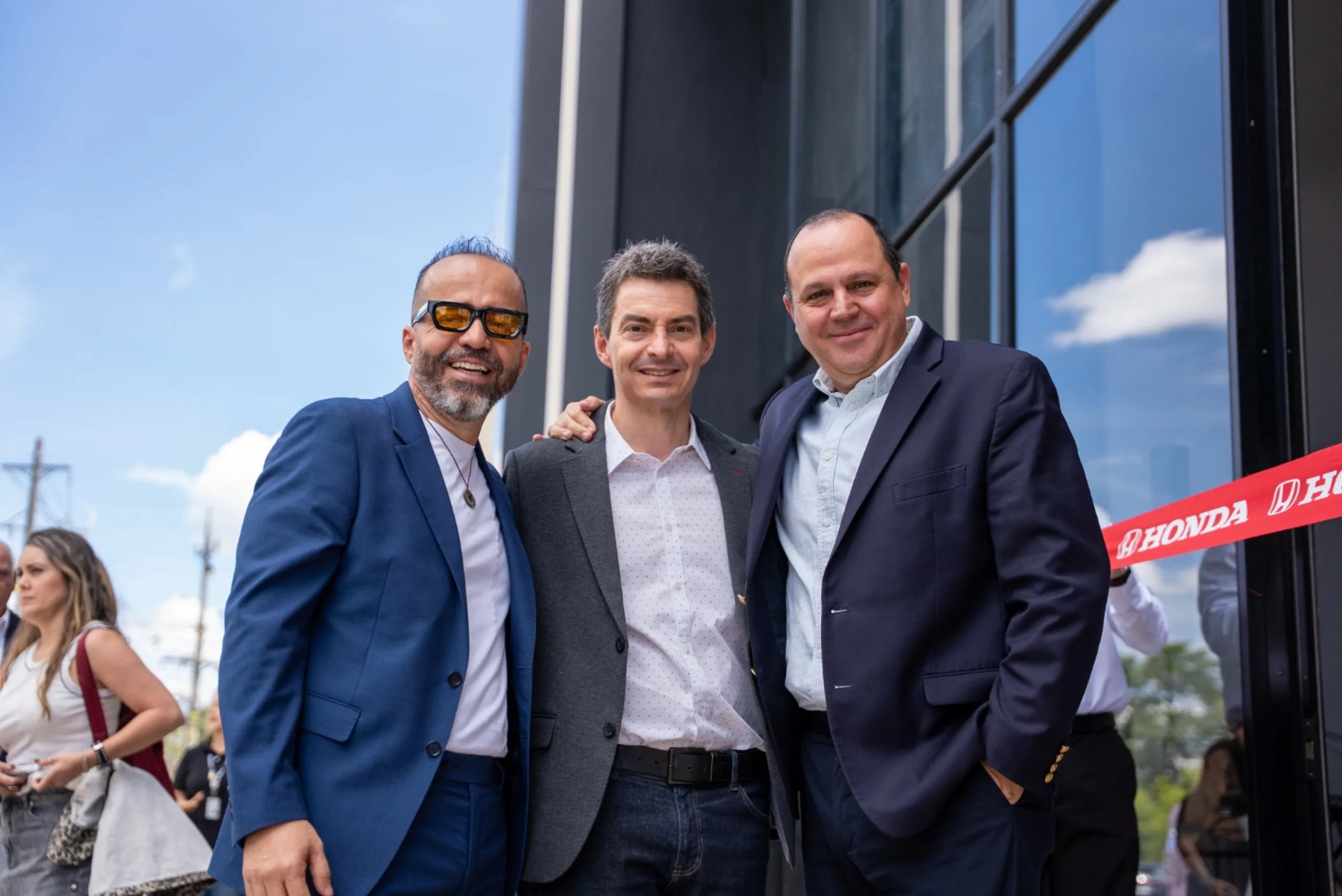 Expansión de Honda en Antioquia: Kyromotor invierte más de $1.700 millones en nuevas vitrinas 3 Expansión de Honda en Antioquia: Kyromotor invierte más de $1.700 millones en nuevas vitrinas -...