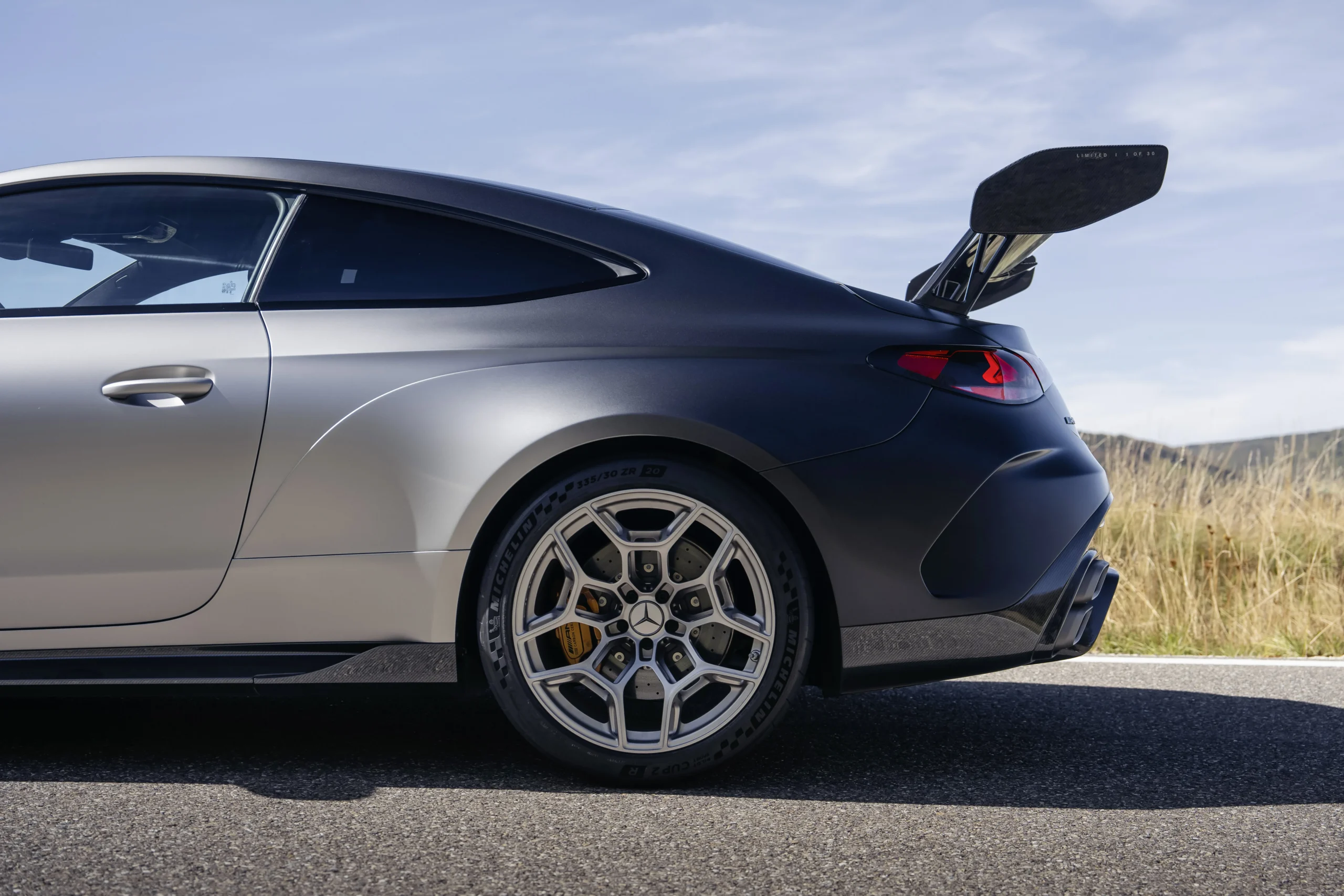 Mercedes-AMG CLE 646 Spezialanfertigung: Detalle trasero deportivo de Mercedes-AMG C Coupé edición limitada.