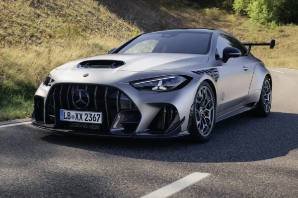 Mercedes-AMG CLE 646 Spezialanfertigung: Mercedes-AMG GT 4-Door Coupé en carretera