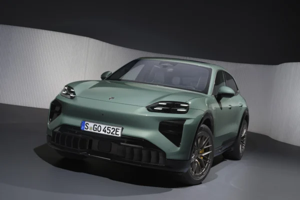 Porsche porsche macan electrica interior evento scaled