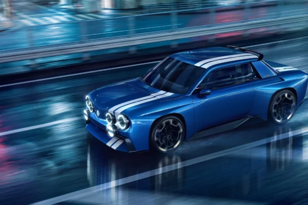 Renault 8 Gordini Concept azul en movimiento