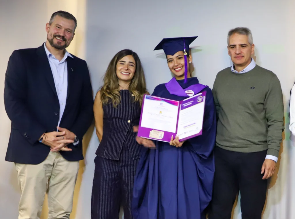 Programa Mujeres al Volante de Renault: 29 antioqueñas alcanzan autonomía económica 2 Programa Mujeres al Volante de Renault: Certificación de conductoras en Antioquia