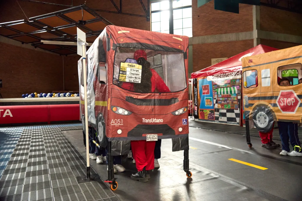 La educación vial de Toyota Colombia: un compromiso con la seguridad y la sostenibilidad 2 educación vial de Toyota Toyota
