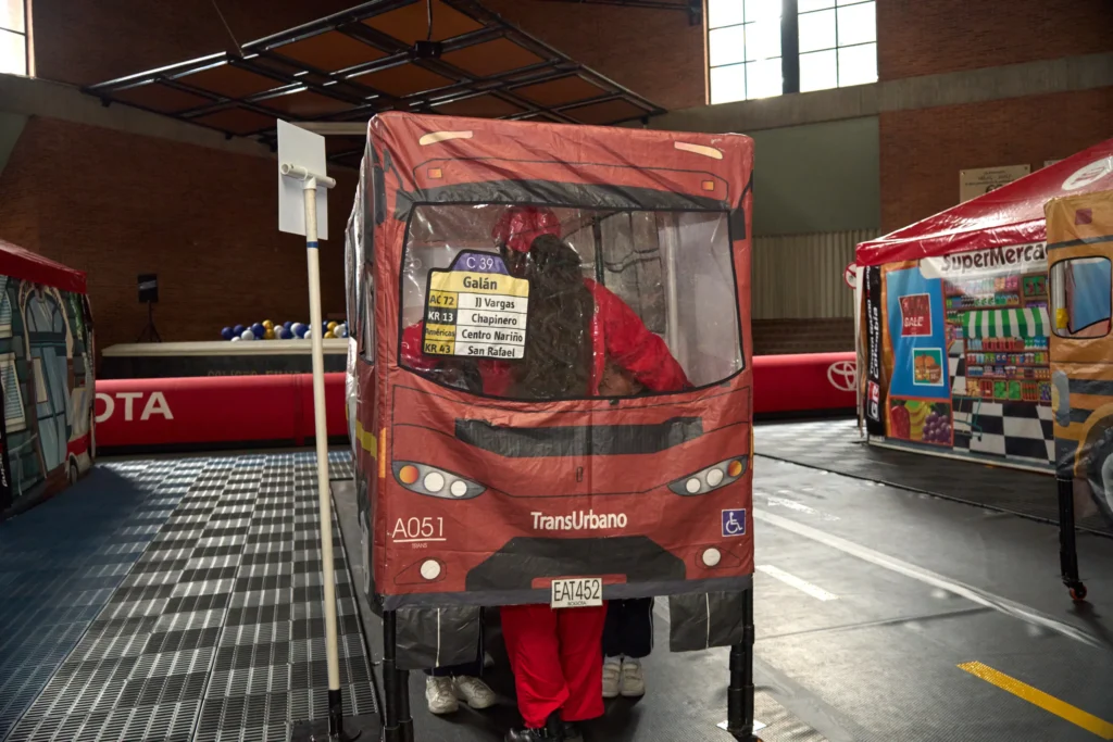 La educación vial de Toyota Colombia: un compromiso con la seguridad y la sostenibilidad 4 educación vial de Toyota Toyota