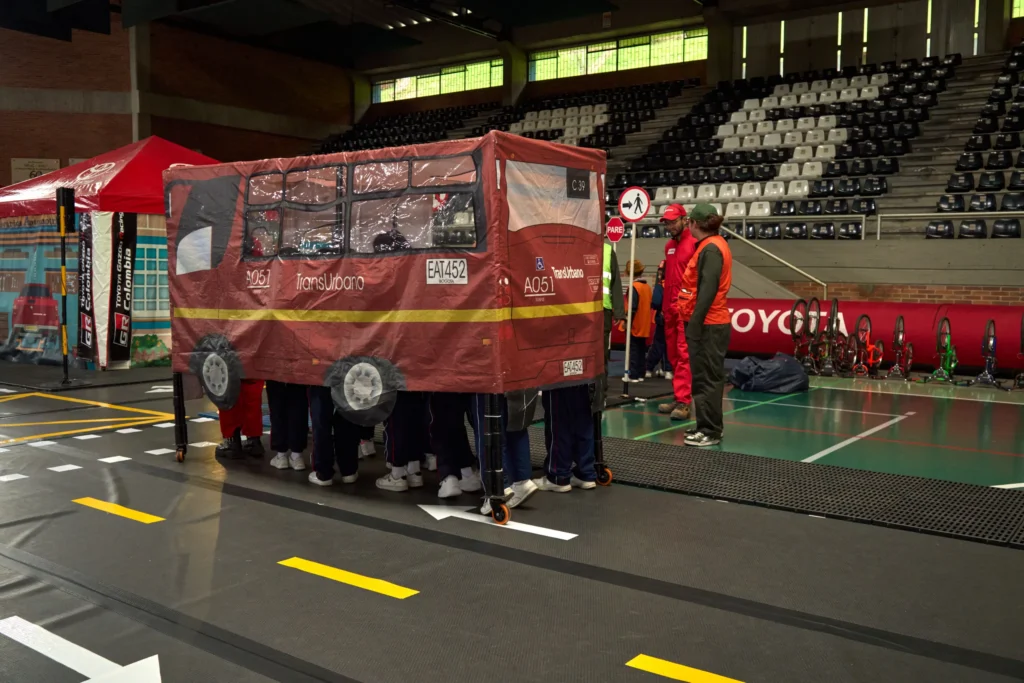 La educación vial de Toyota Colombia: un compromiso con la seguridad y la sostenibilidad 5 educación vial de Toyota Toyota