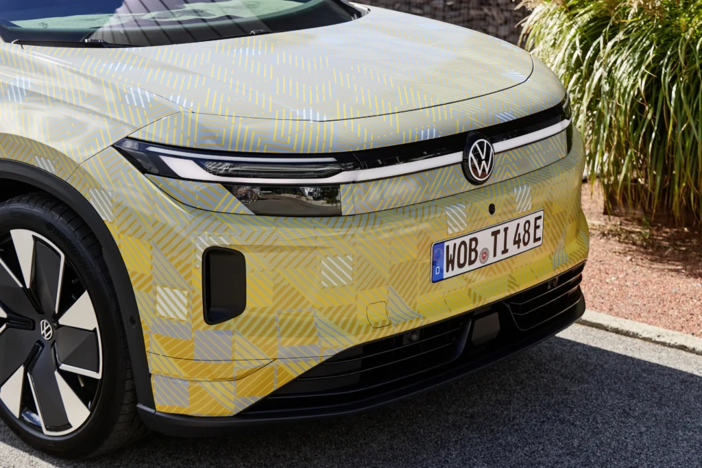 Volkswagen ID. Tiguan: el eléctrico que mantiene un nombre icónico en la movilidad 4 Prototipo Volkswagen ID. Tiguan, frontal con camuflaje y rines.