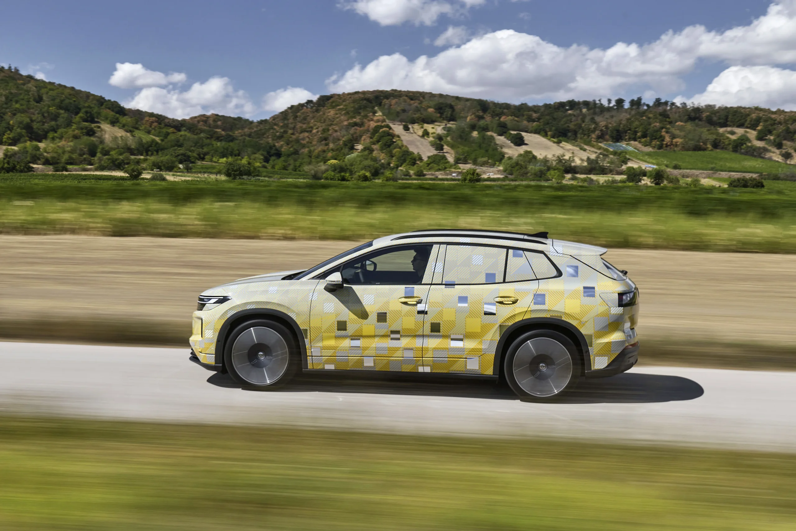 Volkswagen ID. Tiguan: el eléctrico que mantiene un nombre icónico en la movilidad 2 Volkswagen ID. Tiguan prototipo en movimiento