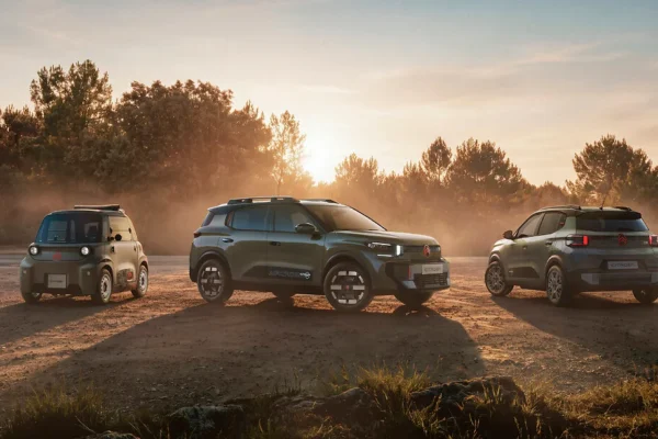 Citroën Outdoor: Citroën C5 Aircross y AMI con rines y luces LED.