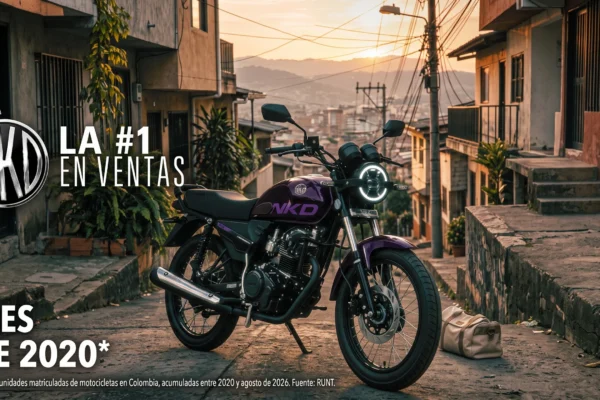 motocicleta AKT NKD morada