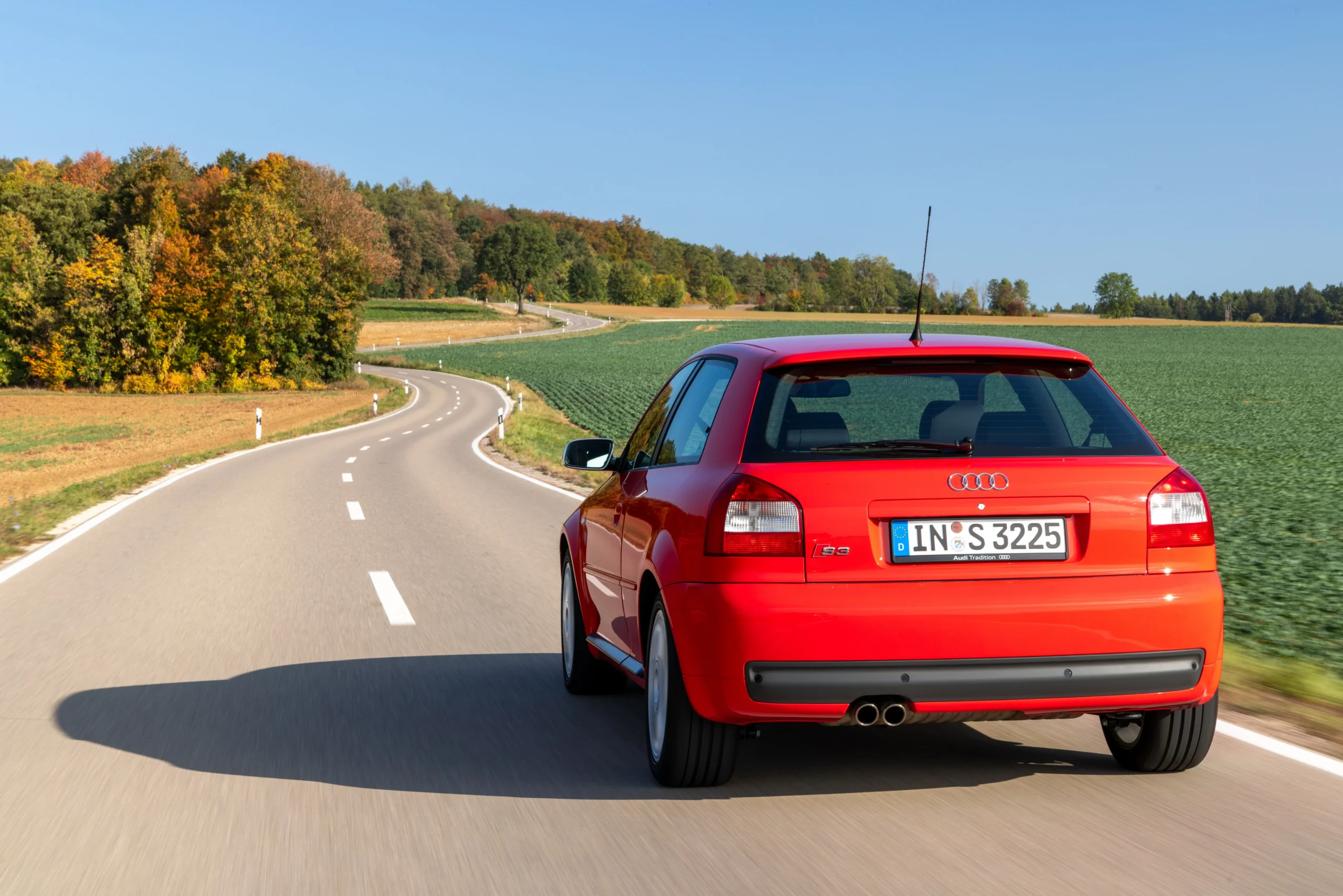 historia de Audi A3: Audi S3 primera generación 8L en carretera