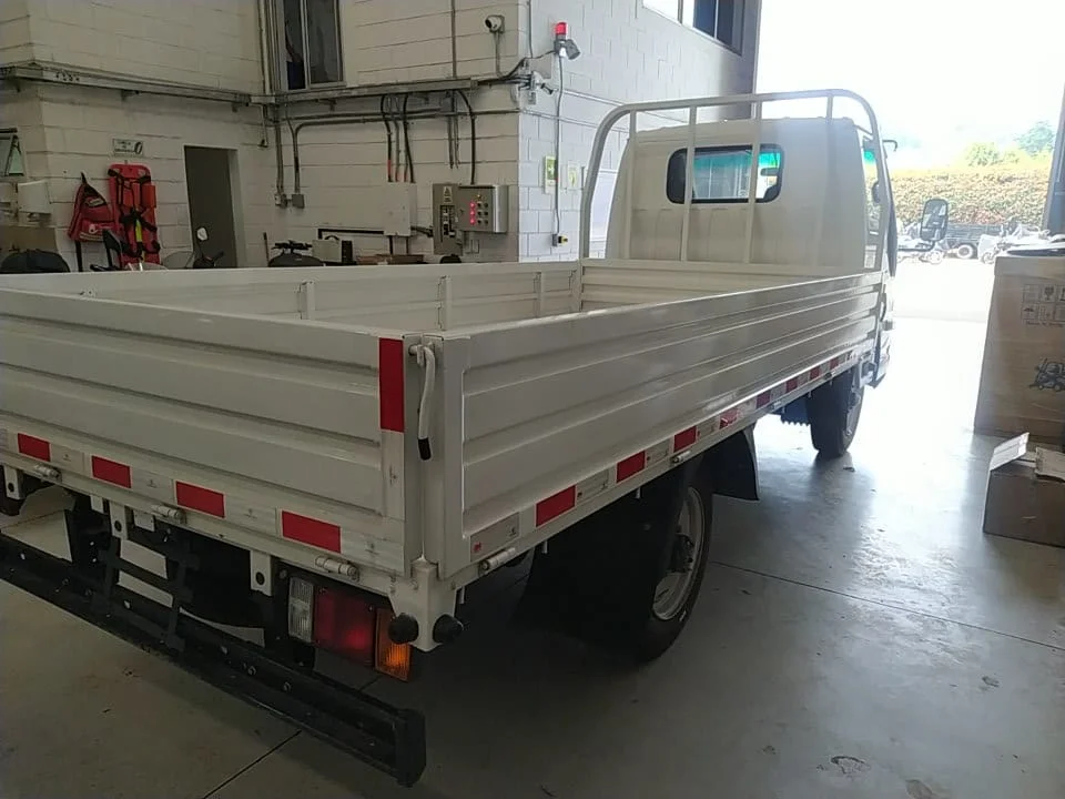 E-TRUCK 2.7T redefine la carga eléctrica con alta capacidad y autonomía 3 Auteco Blue STÄRK E-TRUCK 2.7T con gran capacidad de carga.