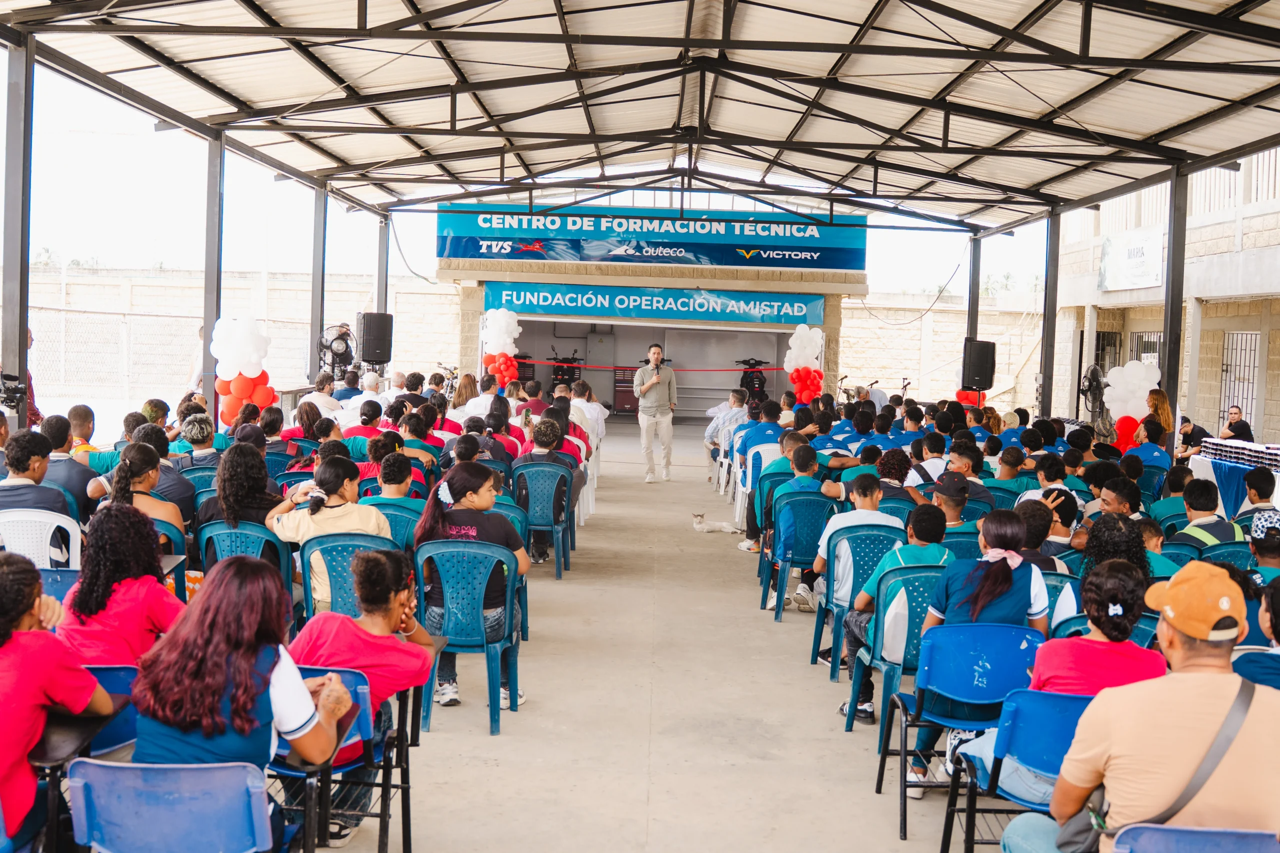 Centro de Entrenamiento Auteco: un faro de progreso para jóvenes del Caribe 3 Centro de Entrenamiento Auteco: Inauguración centro técnico Auteco, jóvenes asistentes.