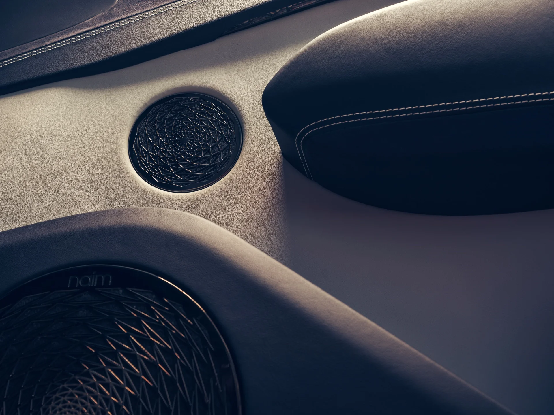 Bentley Torcal First Edition: lujo y rendimiento se fusionan en una propuesta exclusiva 4 Interior Bentley Torcal First Edition, sistema Naim.