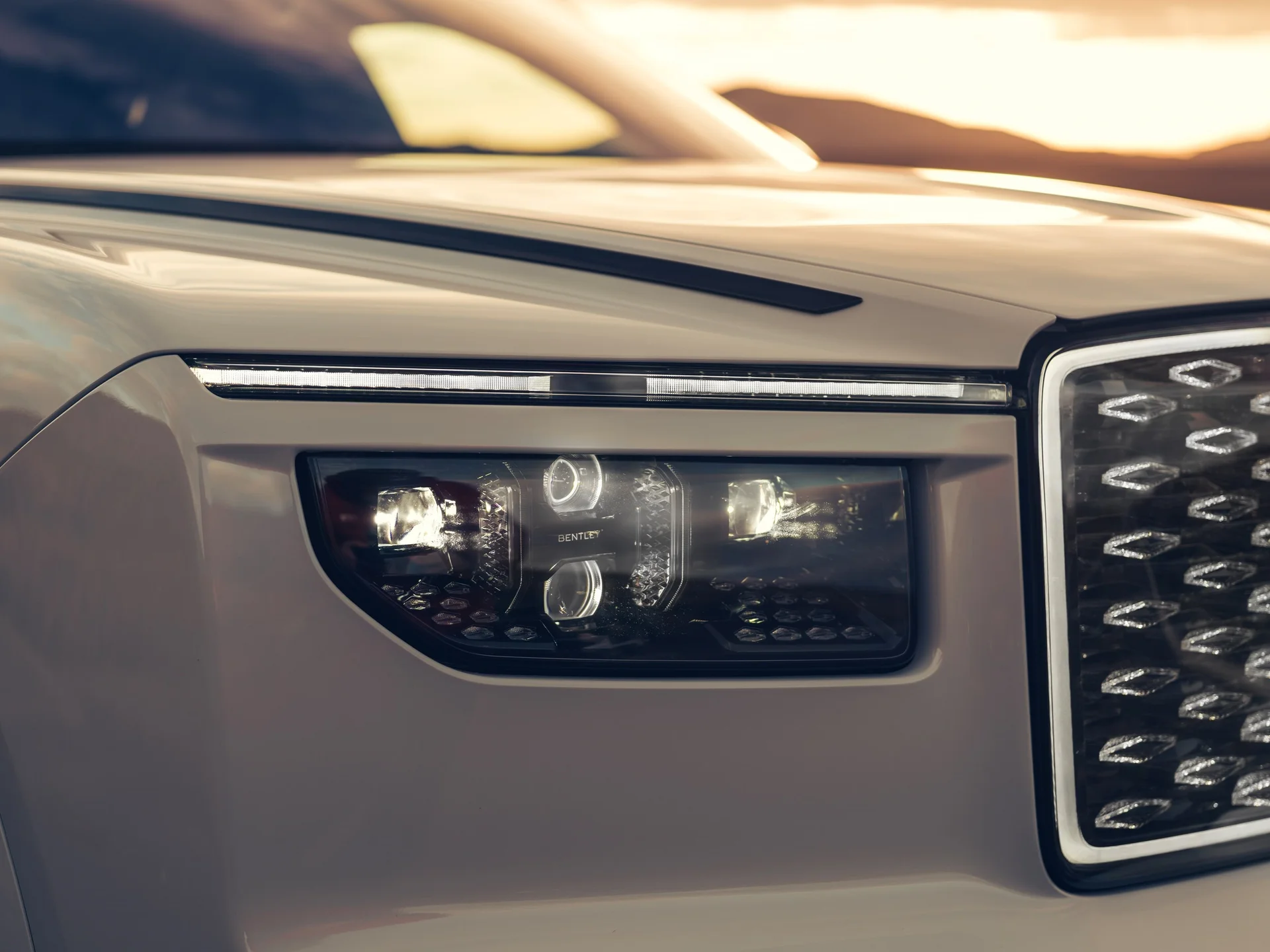 Bentley Torcal First Edition: lujo y rendimiento se fusionan en una propuesta exclusiva 5 Bentley Torcal First Edition: Detalle faro LED y parrilla Bentley Torcal.